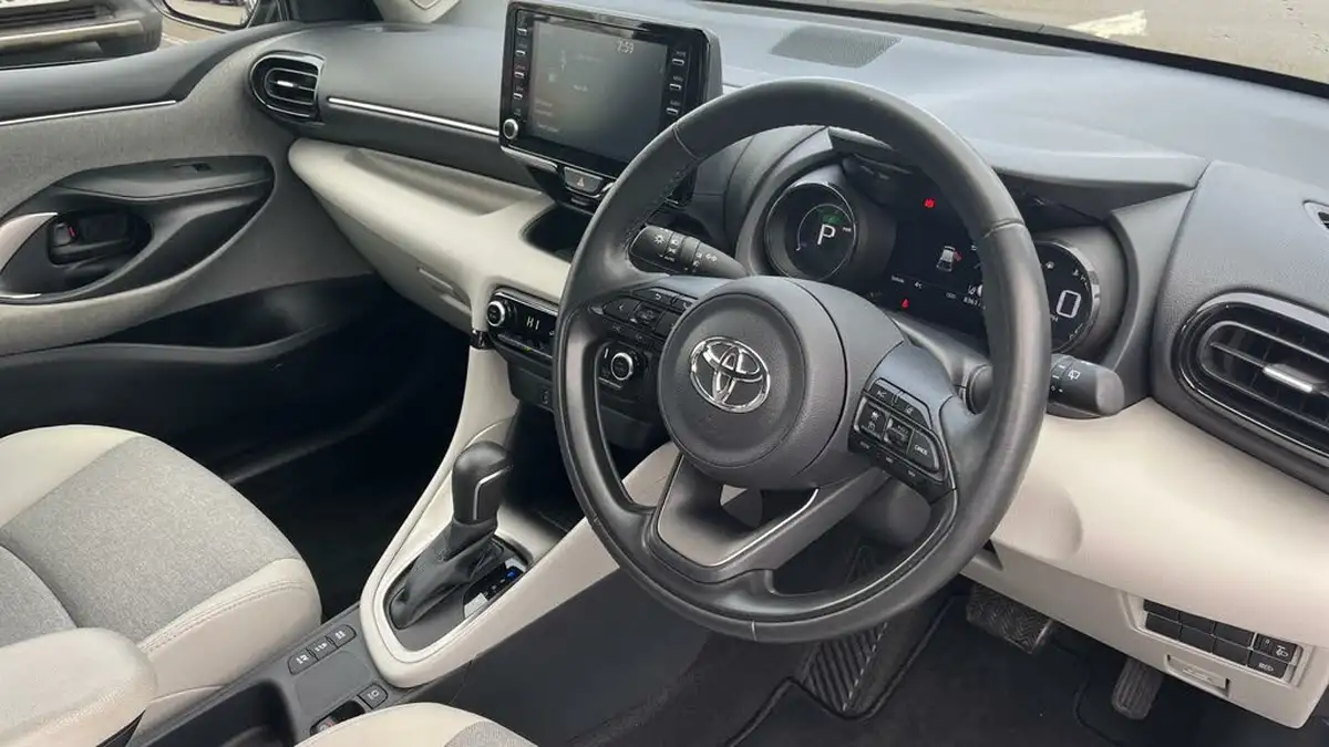 2022-toyota-yaris-15-vvt-i-excel-big-20