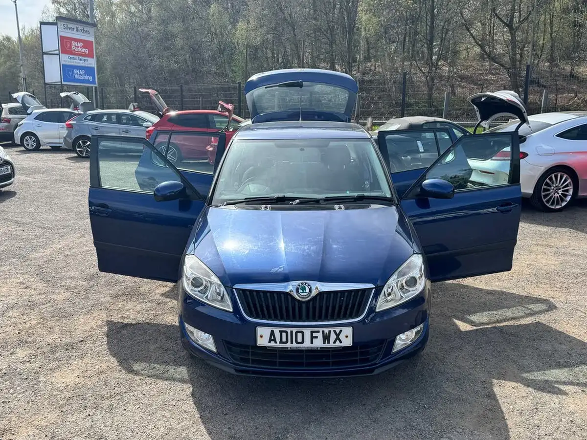 2010-skoda-fabia-16td-elegance-105bhp-dpf-hatchback-big-8