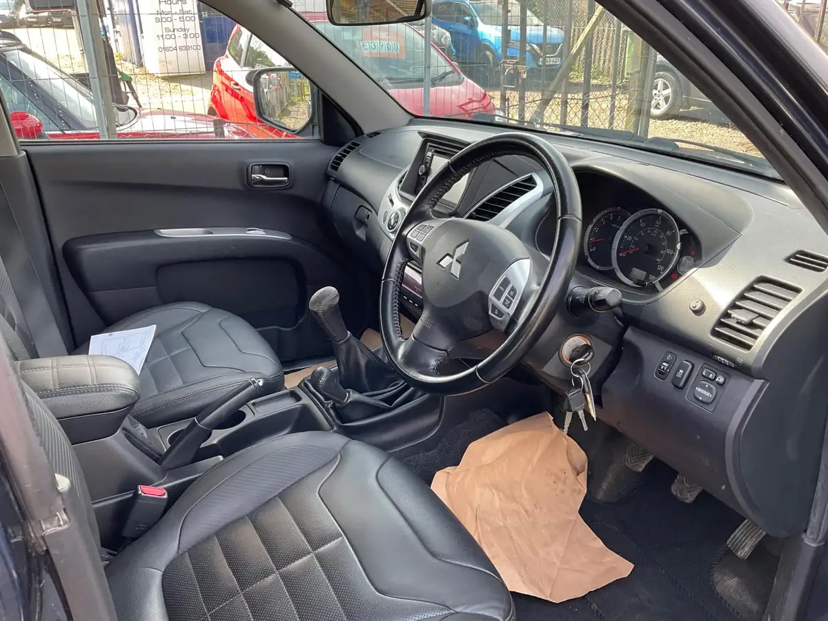 2015-mitsubishi-l200-25td-barbarian-big-7