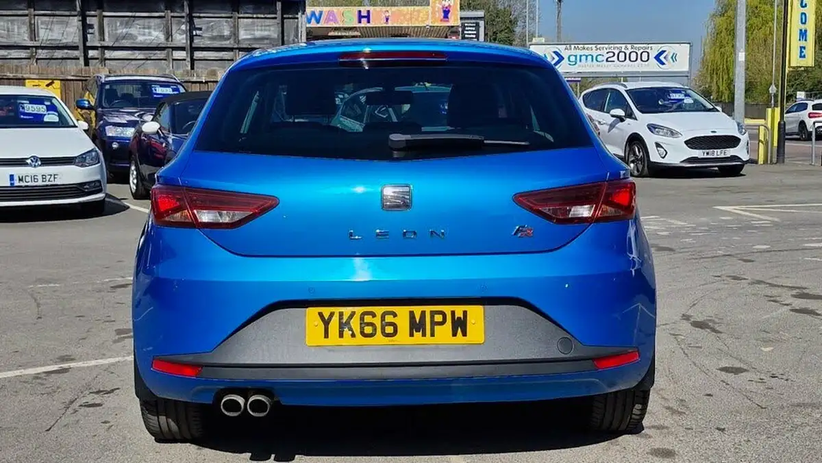 2016-seat-leon-14-fr-tech-pack-ecotsi-hatchback-5d-1395cc-dsg-big-3