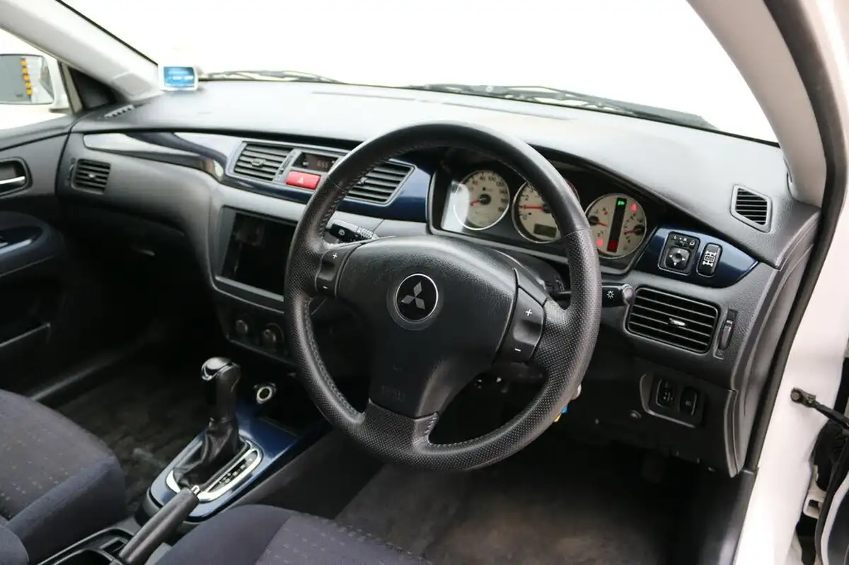 2002-mitsubishi-lancer-big-38