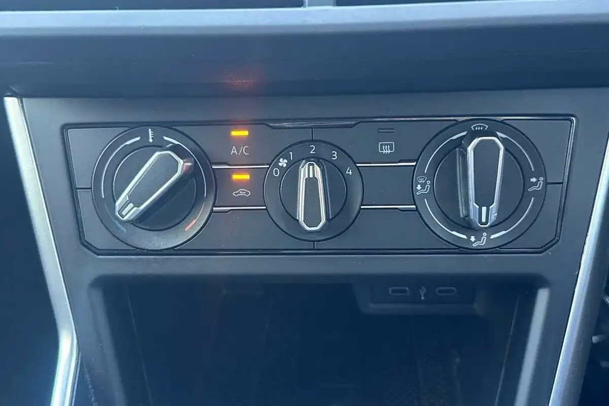2022-volkswagen-taigo-10-tsi-life-95ps-big-24