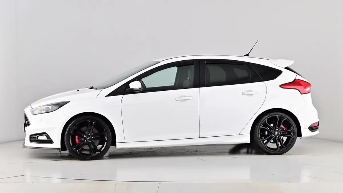 2015-ford-focus-20t-st3-hatchback-big-61