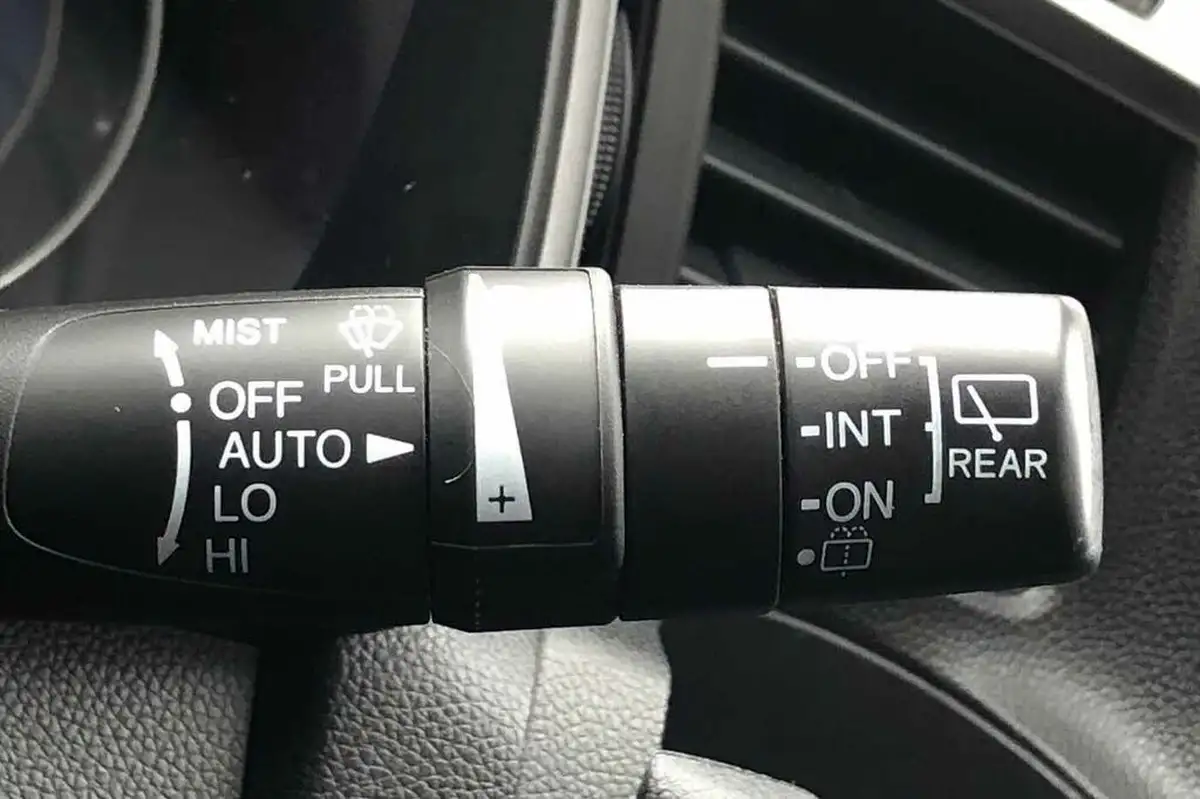 2019-honda-jazz-13-i-vtec-se-cvt-big-29