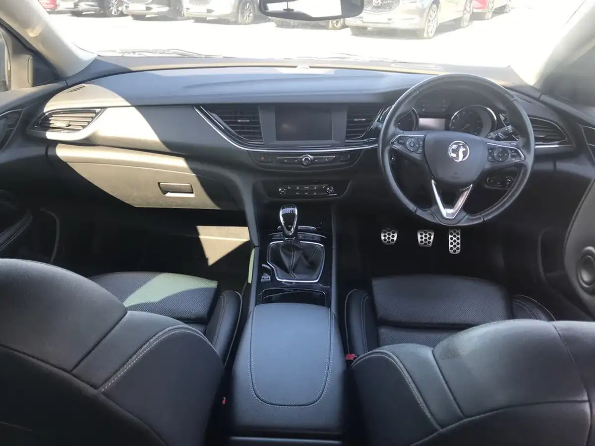 2018-vauxhall-insignia-grand-sport-15-turbo-sri-big-3