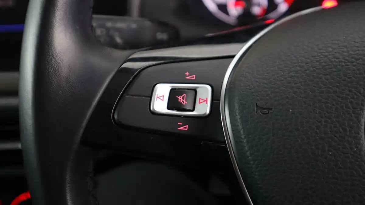 2020-volkswagen-polo-10-tsi-match-big-21
