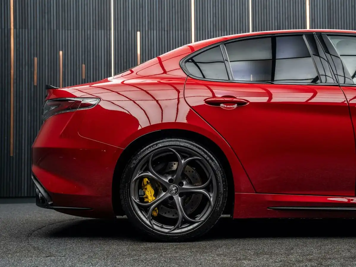 2022-alfa-romeo-giulia-29-biturbo-quadrifoglio-big-19
