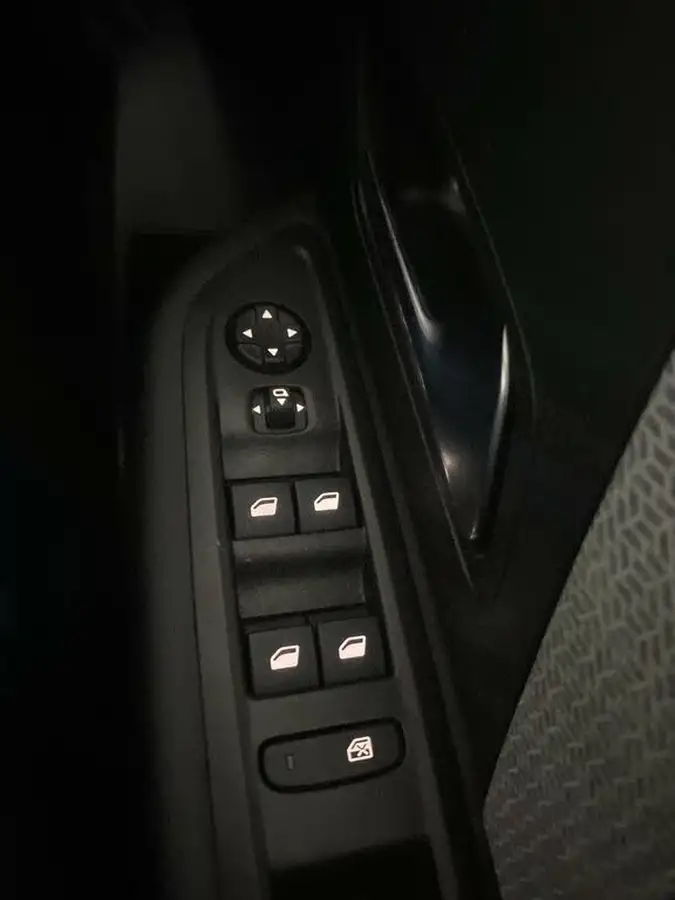 2021-citroen-c4-12-puretech-shine-130ps-big-25