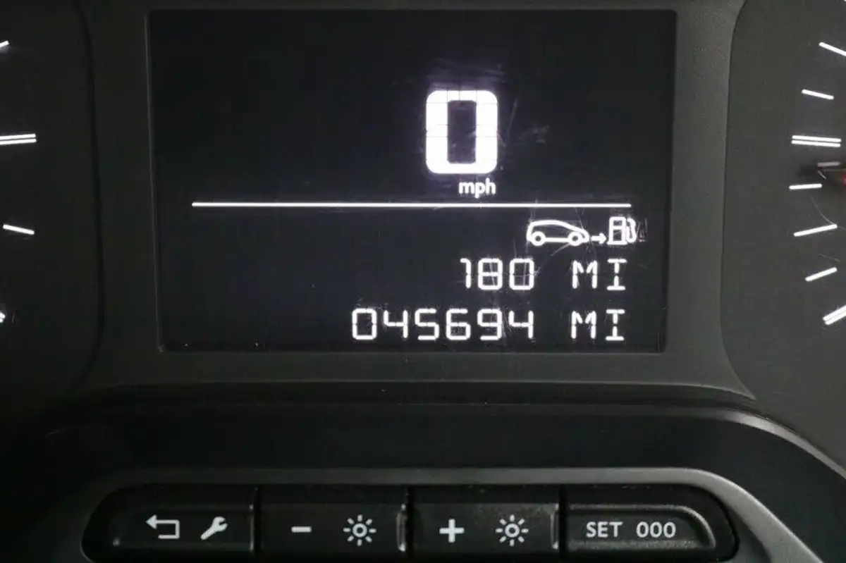 2019-peugeot-partner-15-bluehdi-1000-professional-100ps-eu6dt-panel-big-31