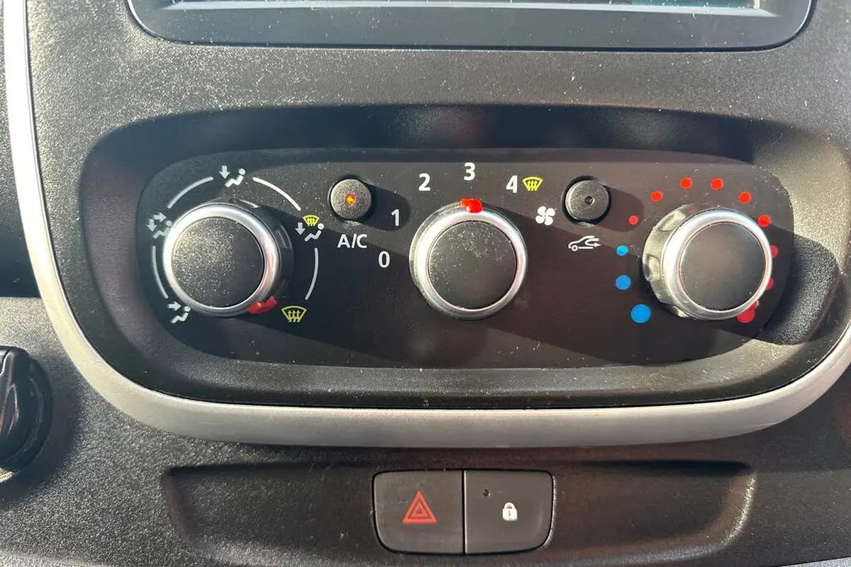 2021-renault-trafic-20dci-ll30-energy-120-sport-big-43
