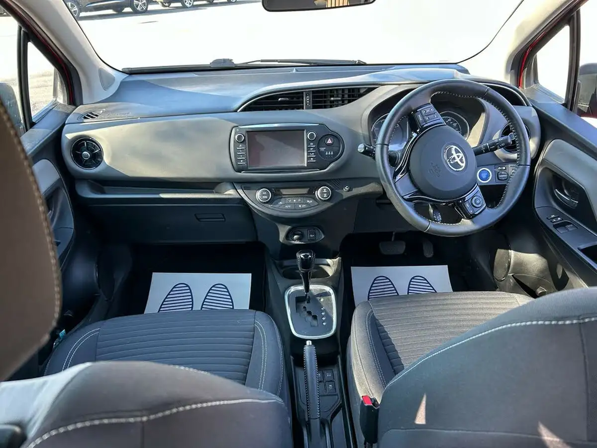 2018-toyota-yaris-15-vvt-i-icon-tech-hybrid-big-10