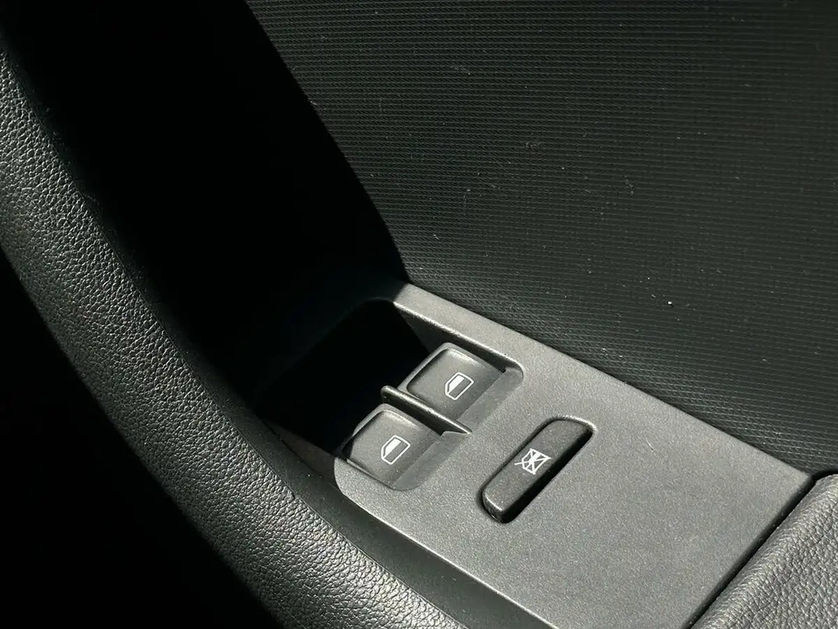 2013-skoda-rapid-12-se-105ps-greentech-big-12