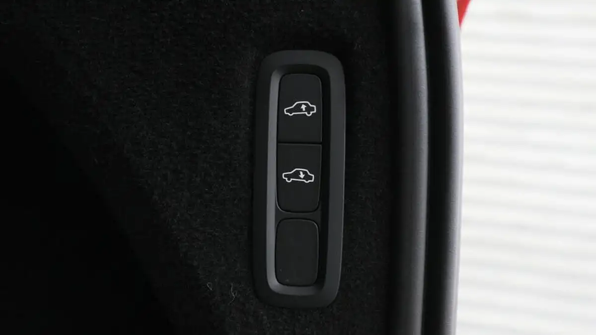 2024-volvo-xc90-20-b5-ultra-bright-big-19