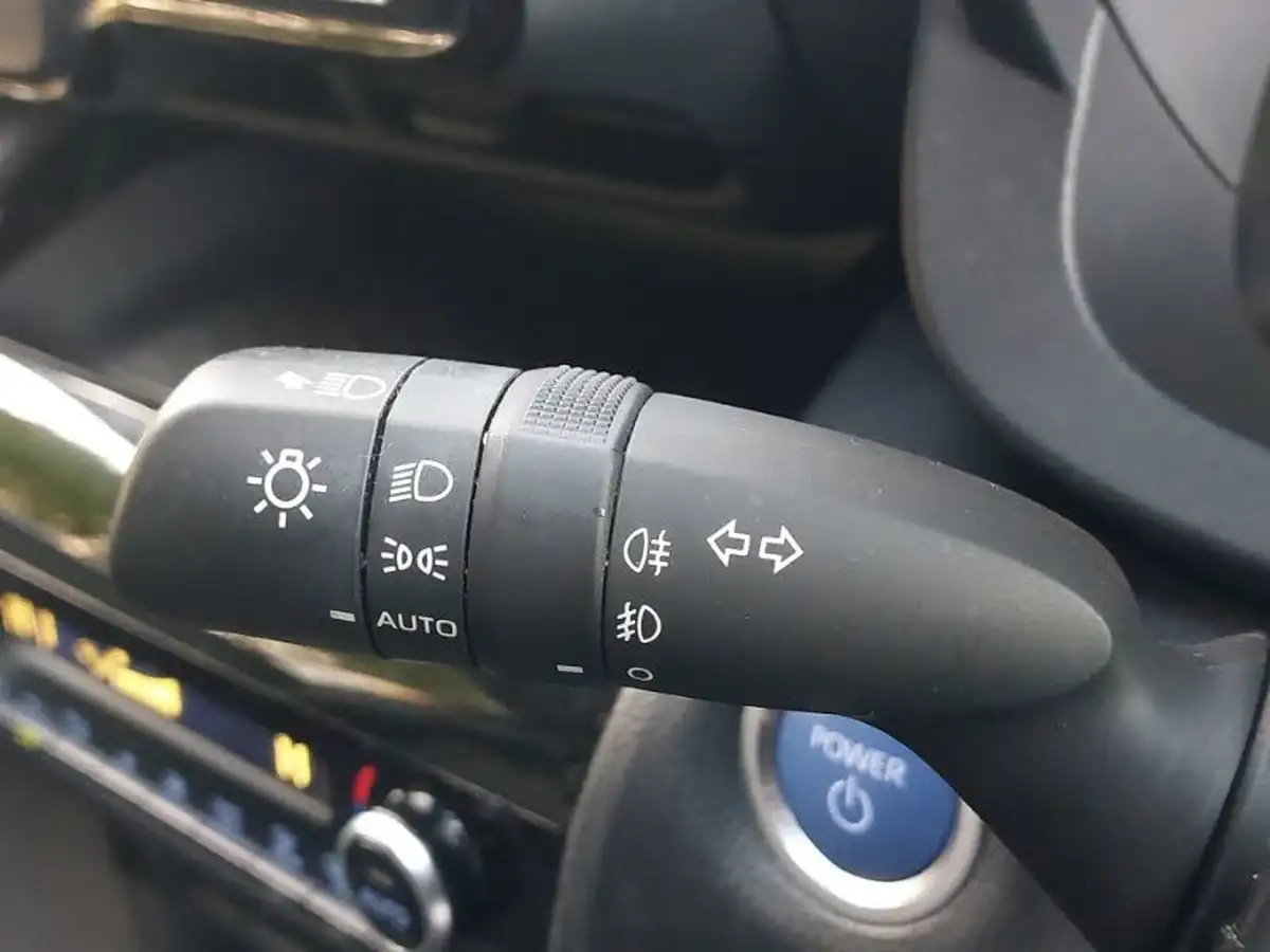 2022-toyota-yaris-cross-15-vvt-i-premiere-edition-big-17