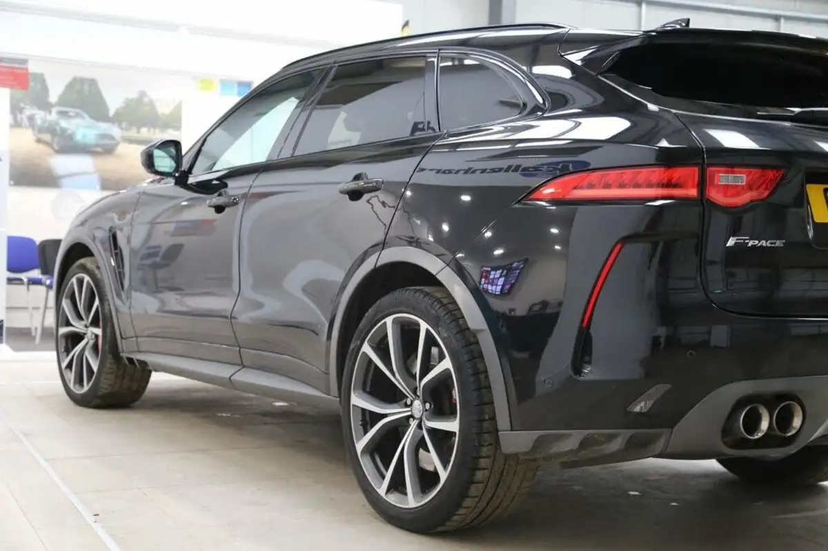 2019-jaguar-f-pace-50-v8-sc-svr-ss-big-16