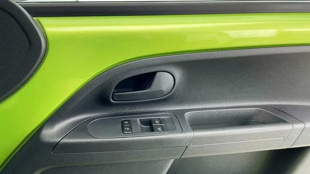 2016-skoda-citigo-10-mpi-black-edition-5d-big-18