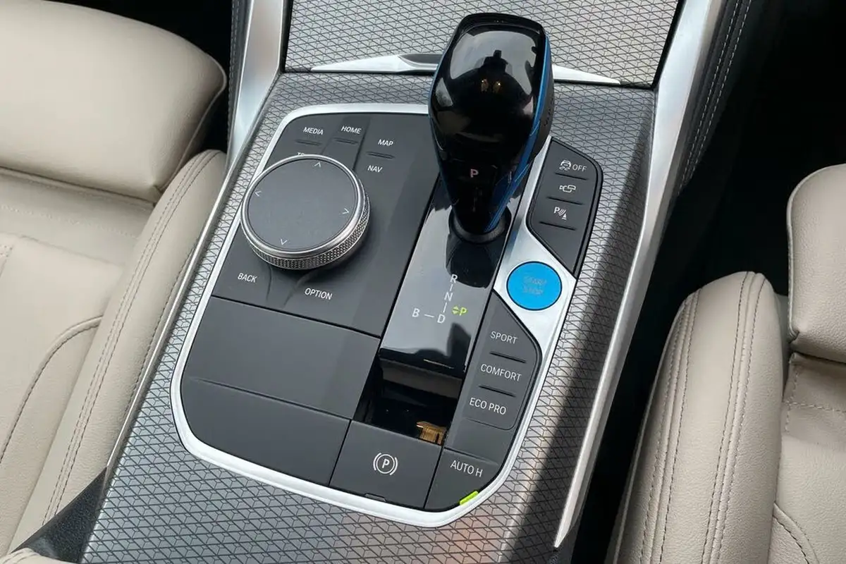2022-bmw-i4-e-m50-big-40
