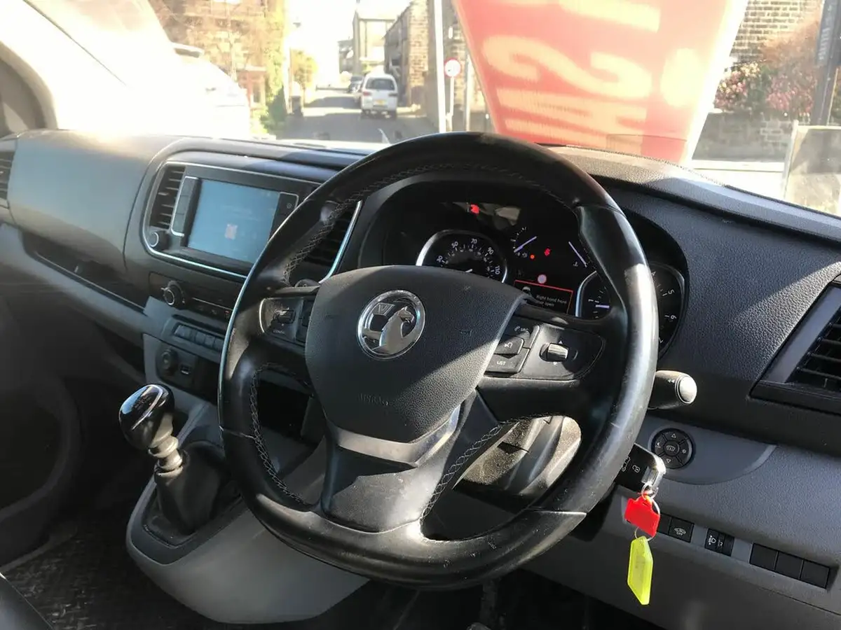 2022-vauxhall-vivaro-20td-3100-l1h1-elite-big-3