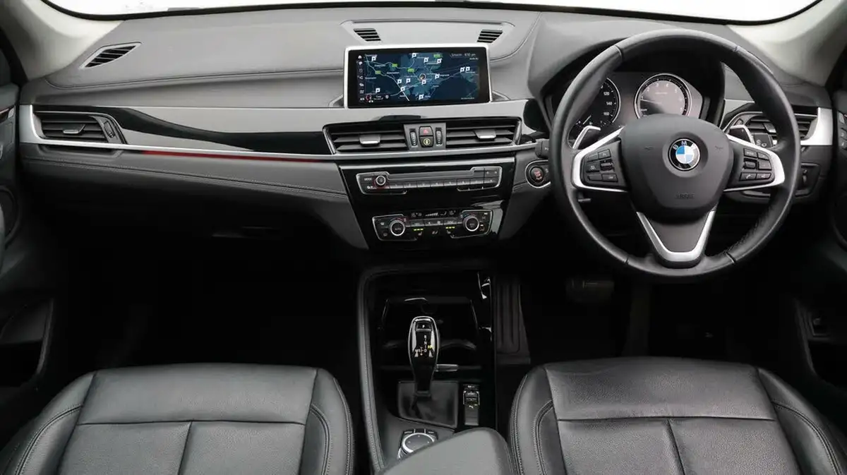 2021-bmw-x1-20-sdrive20i-xline-big-13