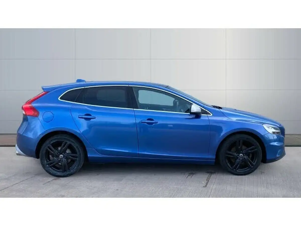 2019-volvo-v40-20-t3-r-design-edition-big-4