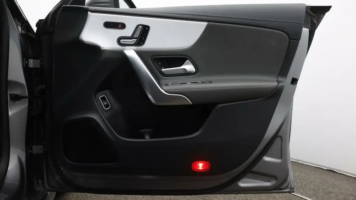 2020-mercedes-benz-cla-13-cla-180-amg-line-premium-plus-coupe-4d-big-15