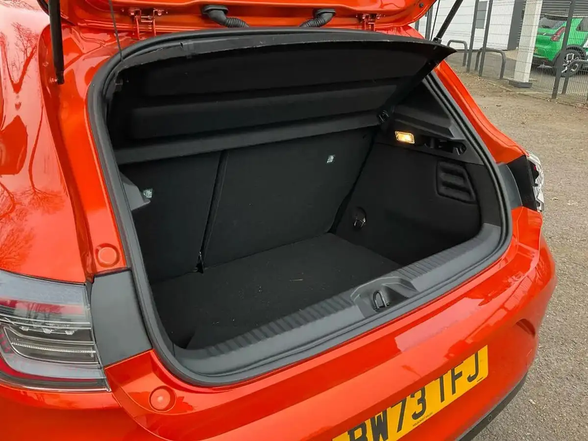 2024-renault-clio-16-techno-big-24