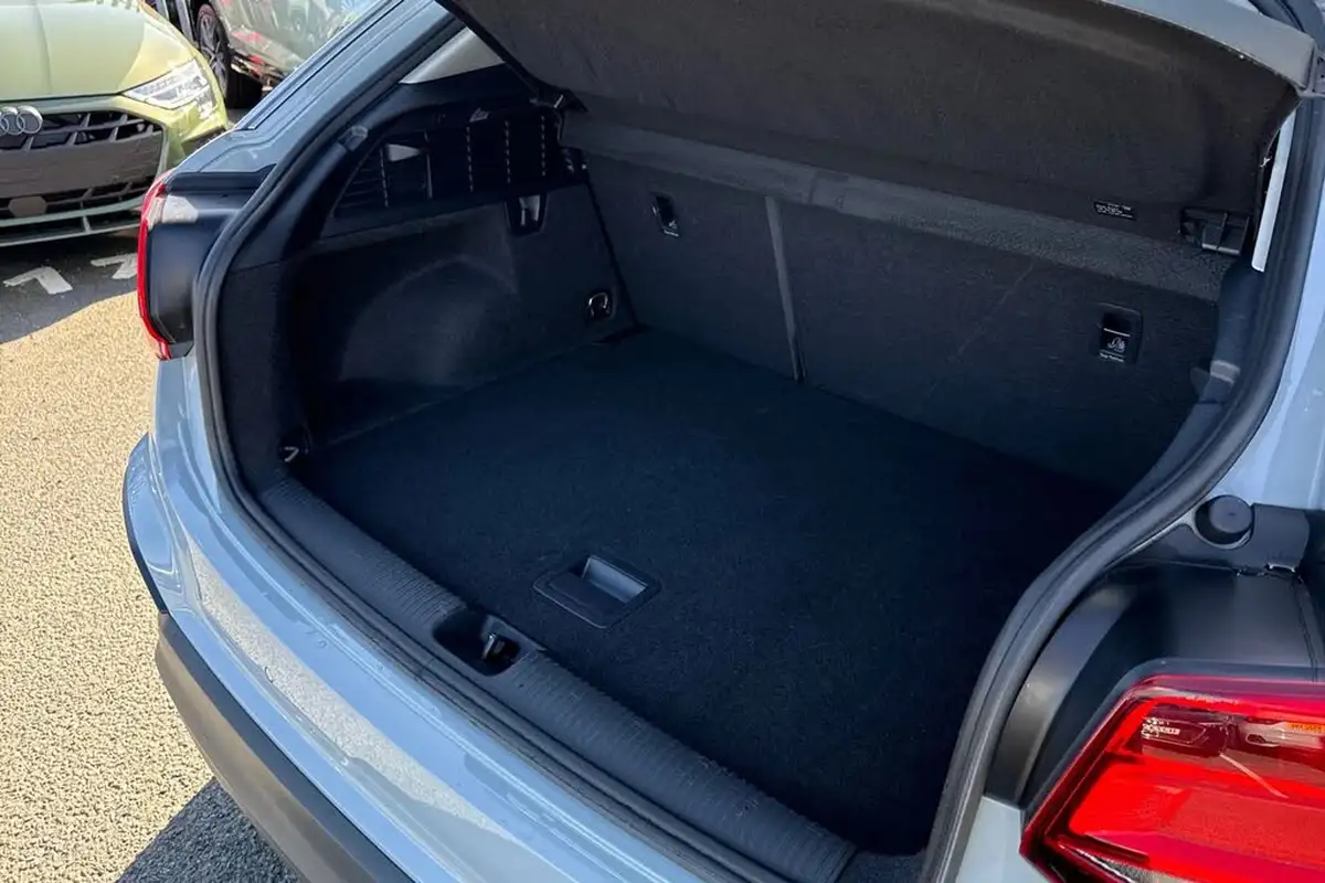 2021-audi-q2-10-30-tfsi-technik-big-31