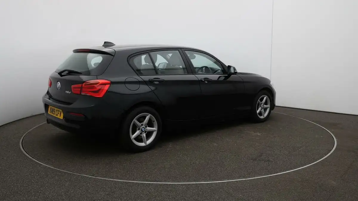2019-bmw-1-series-15td-116d-se-business-ss-5d-big-44