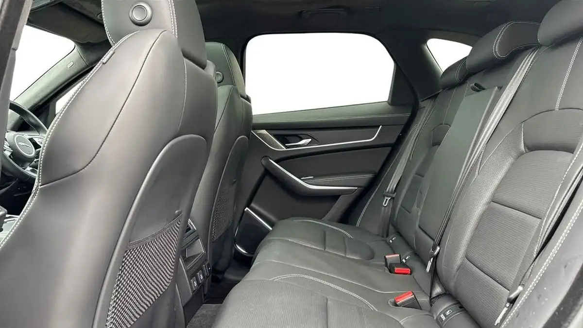 2024-jaguar-f-pace-20-d200-r-dynamic-hse-black-big-3