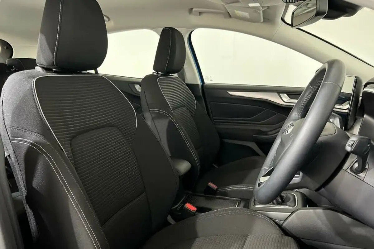 2022-ford-focus-10t-titanium-155ps-hybrid-mhev-hatchback-big-16