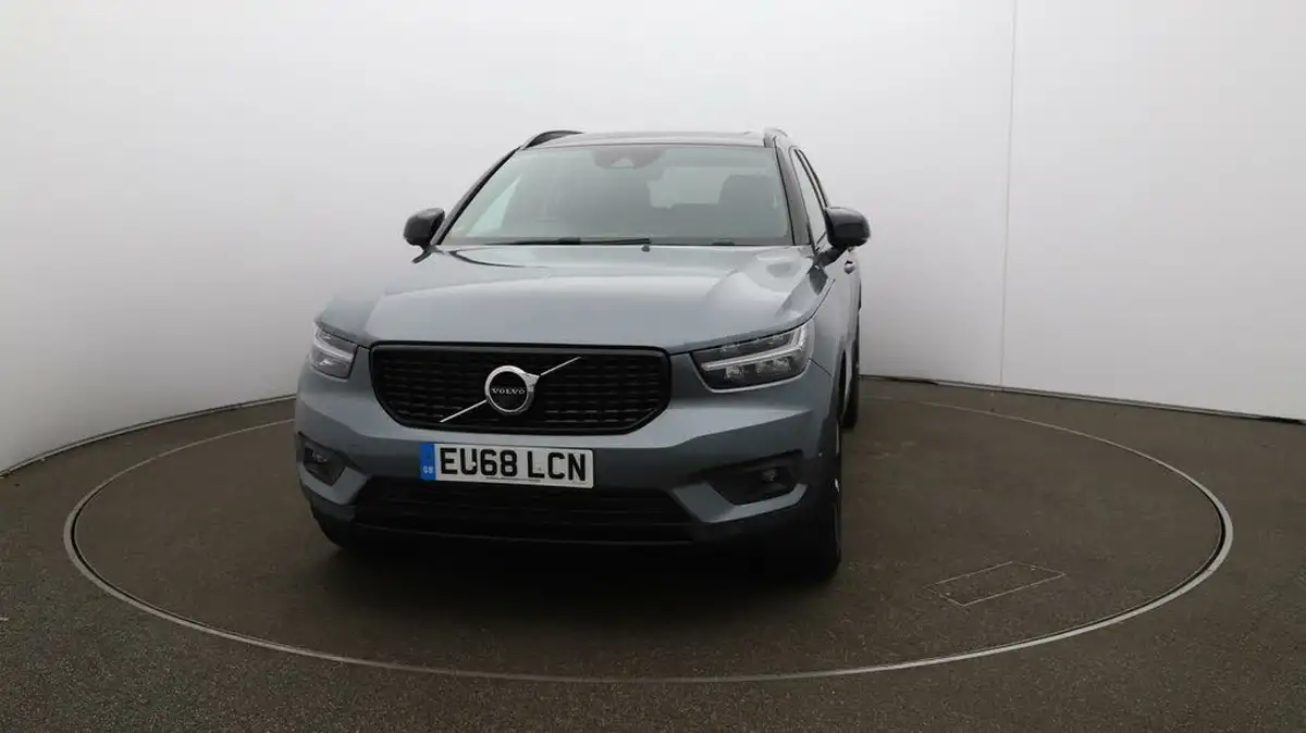 2018-volvo-xc40-20td-d4-r-design-big-33