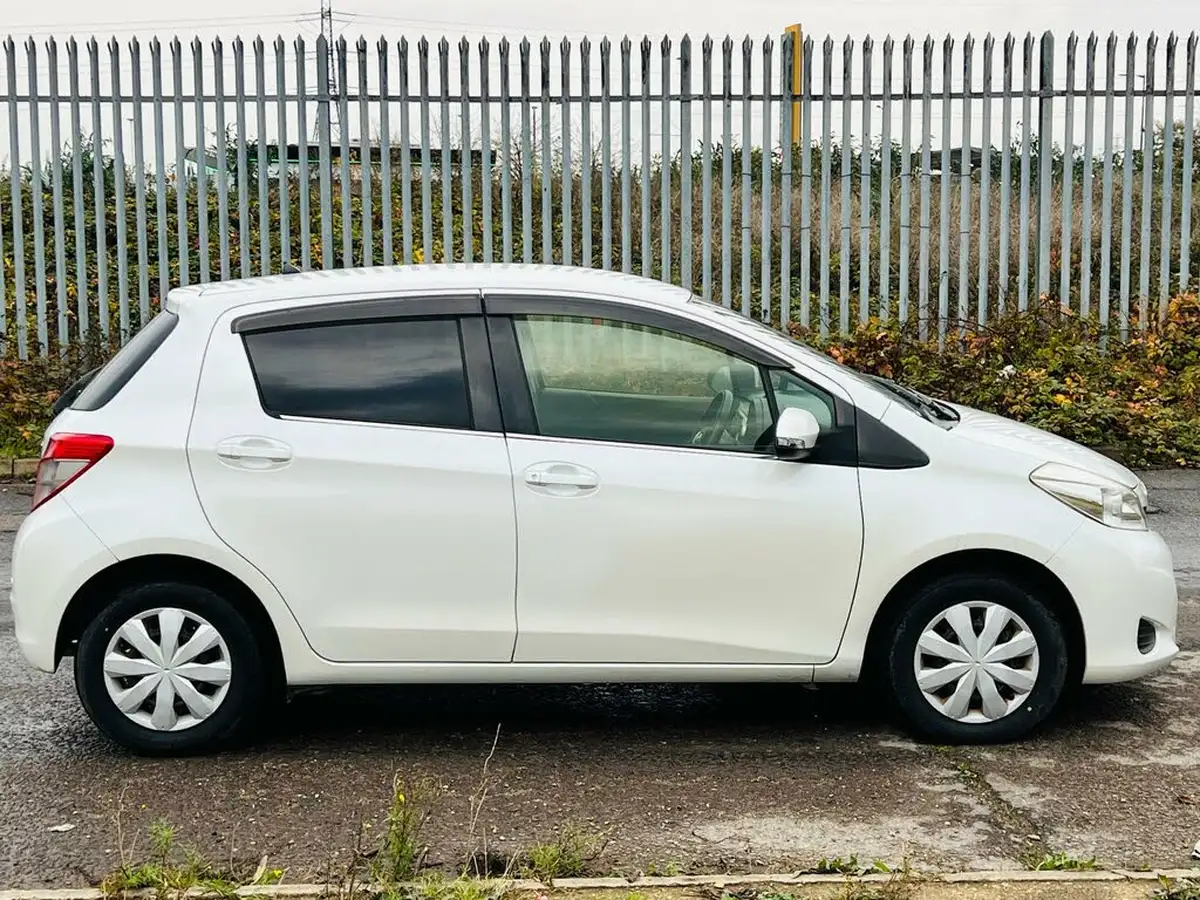 2012-toyota-yaris-133-tr-5d-m-drive-s-big-9