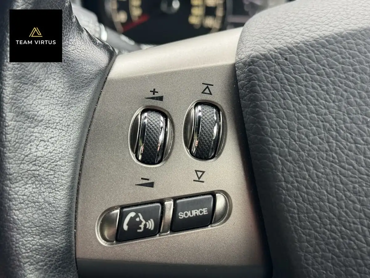 2009-jaguar-xkr-50-coupe-big-38
