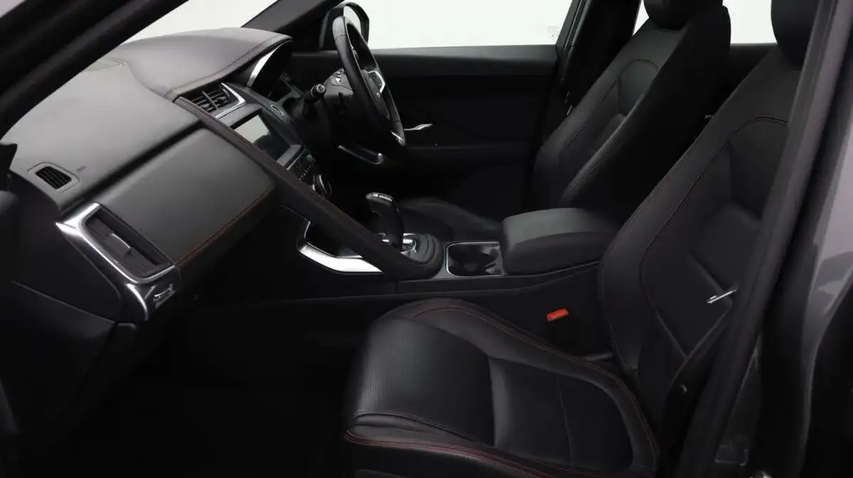 2020-jaguar-e-pace-20-i4d-chequered-flag-180ps-big-13