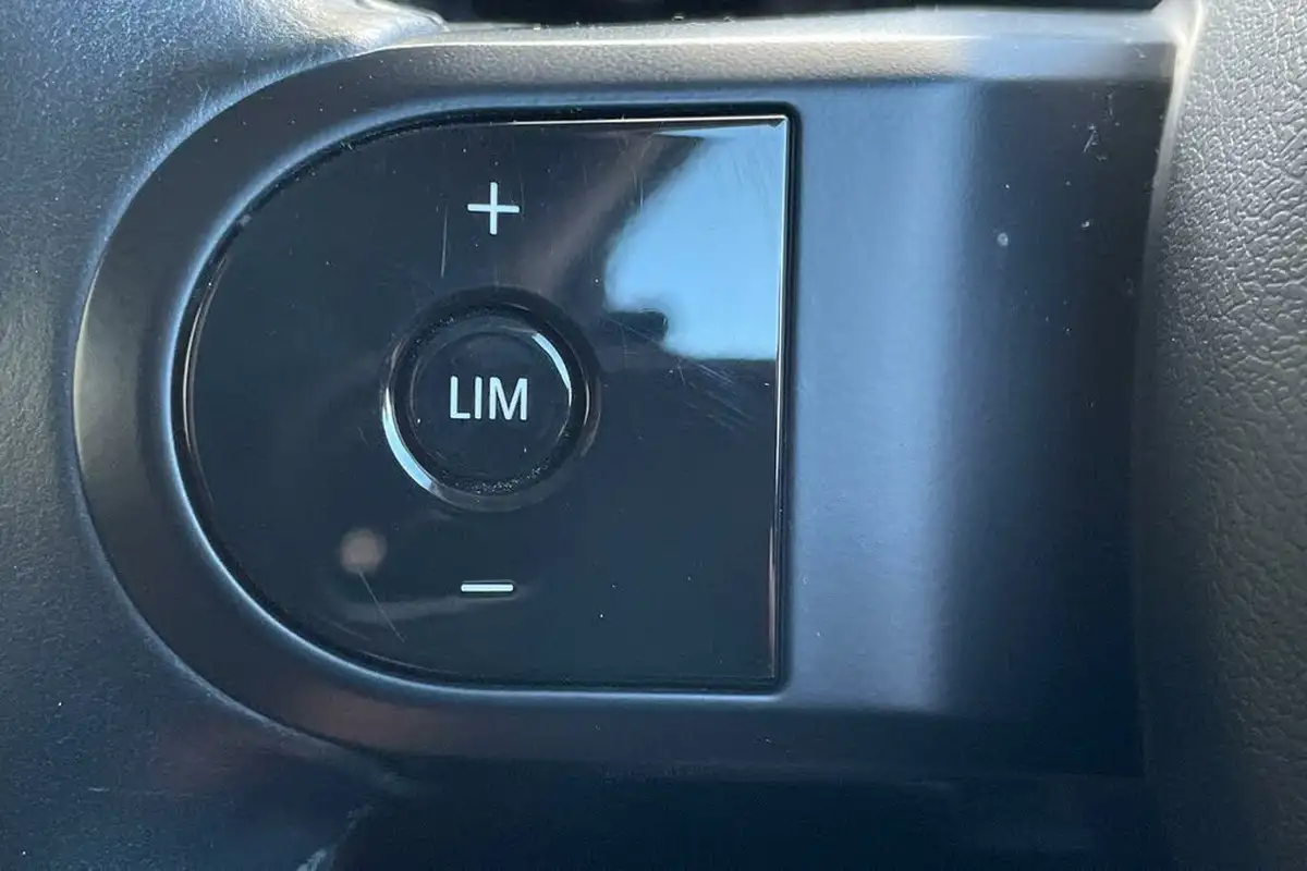 2021-mini-cooper-15-cooper-classic-hatchback-3d-big-35