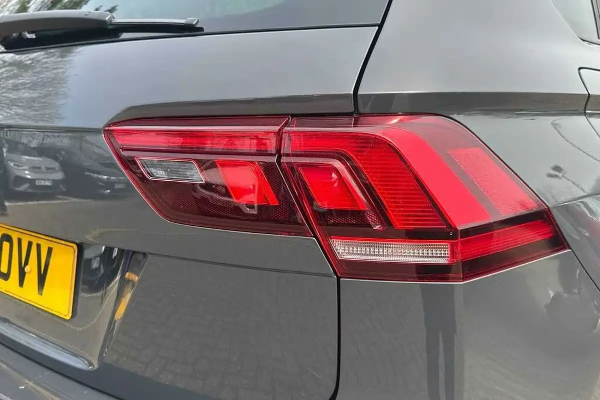 2022-volkswagen-tiguan-15-tsi-life-150ps-dsg-big-18