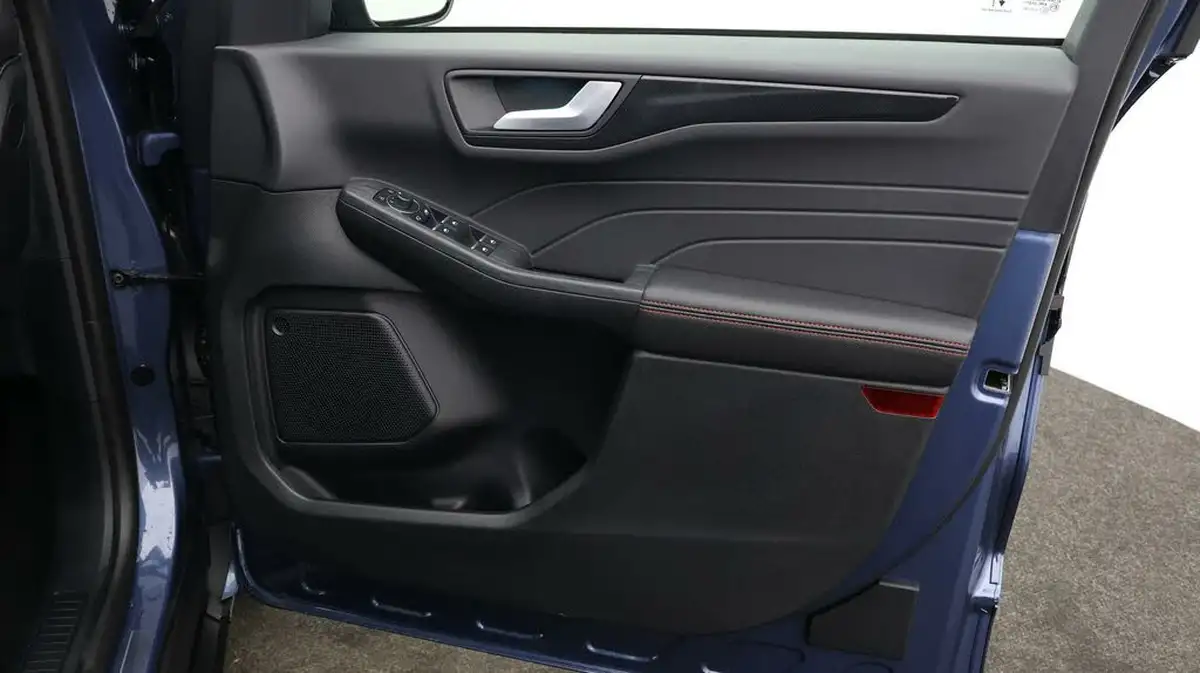 2024-ford-kuga-25t-black-package-edition-190ps-fhev-big-14