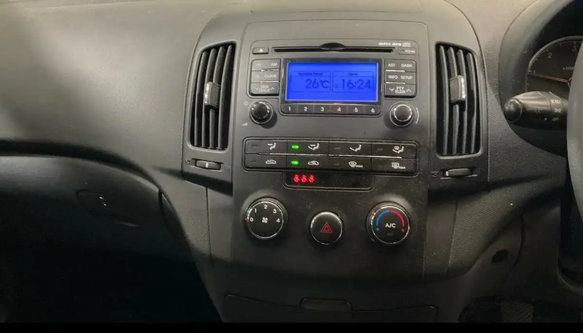 2009-hyundai-i30-16td-comfort-hatchback-band-b-119-big-6