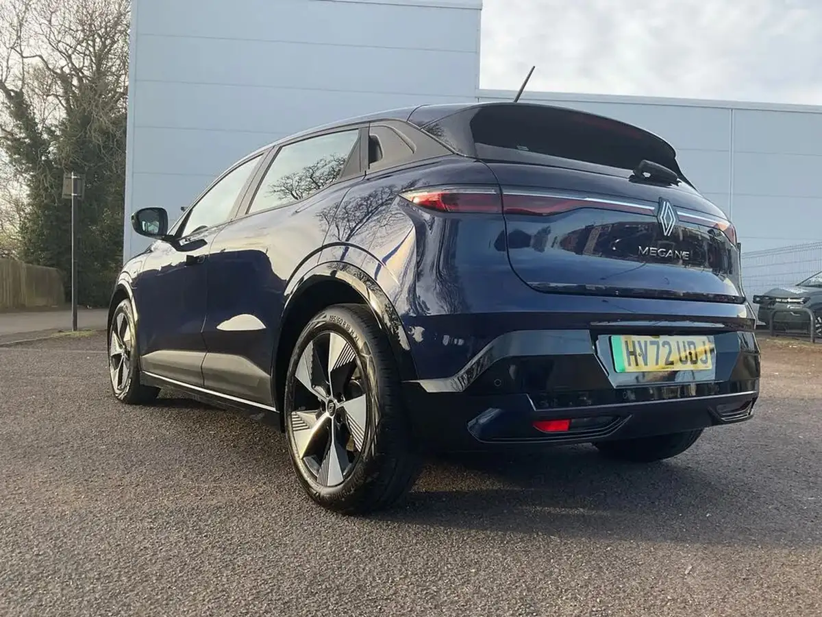 2022-renault-megane-e-tech-e-equilibre-big-16