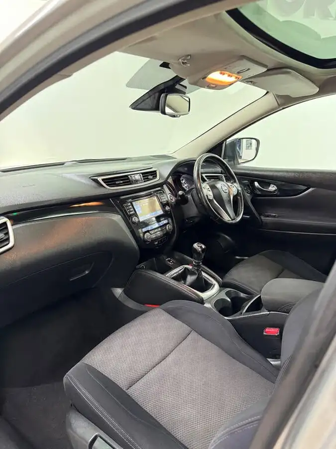 2015-nissan-qashqai-15dci-acenta-premium-big-10