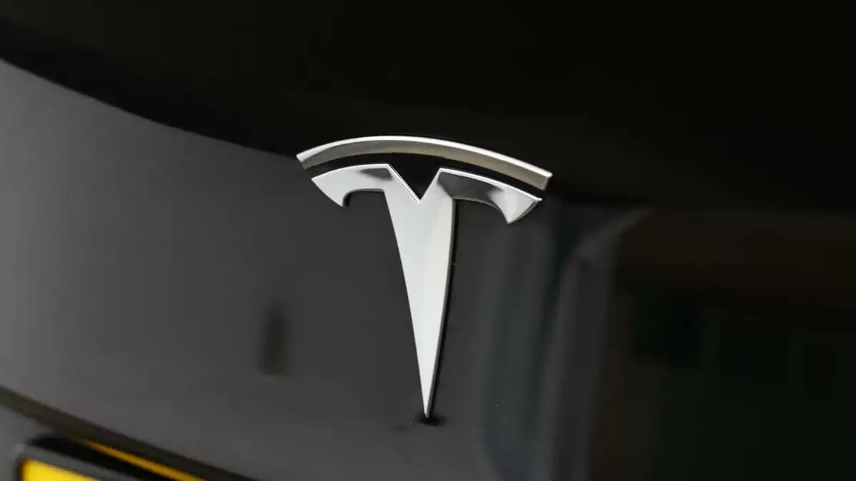 2021-tesla-model-3-e-long-range-awd-big-19