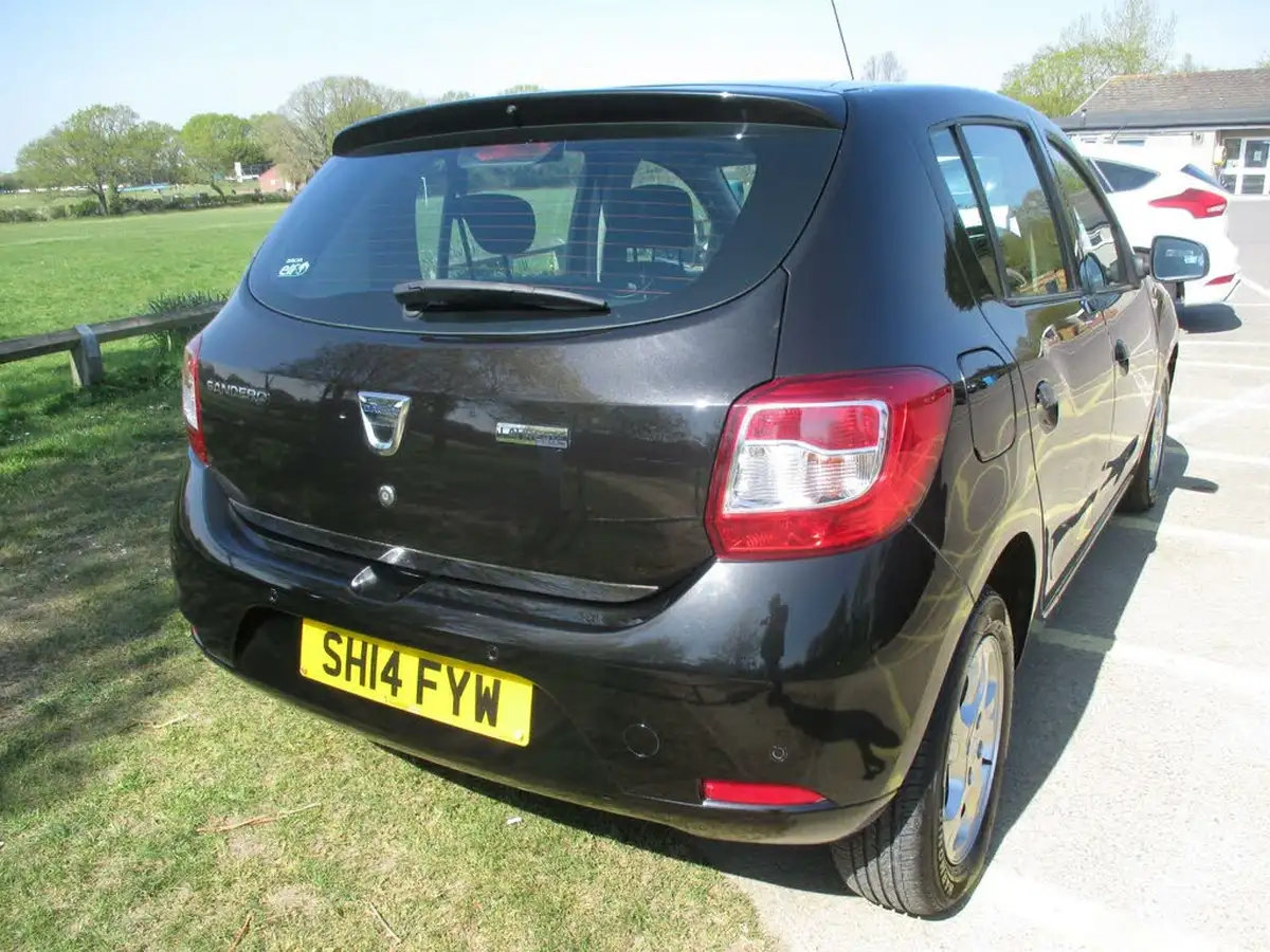 2013-dacia-sandero-12-laureate-big-6