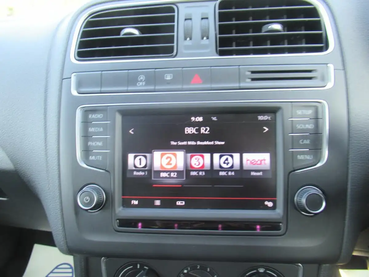 2015-volkswagen-polo-12-tsi-se-5d-big-17