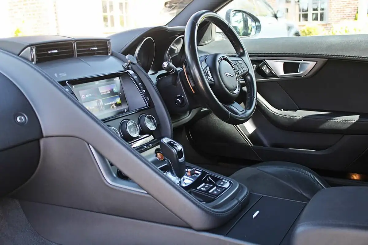 2015-jaguar-f-type-30-s-coupe-quickshift-big-13
