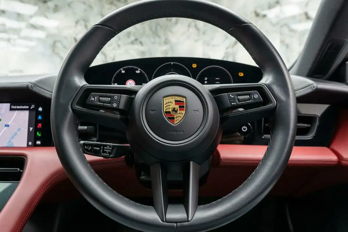 2021-porsche-taycan-e-4s-530ps-big-32