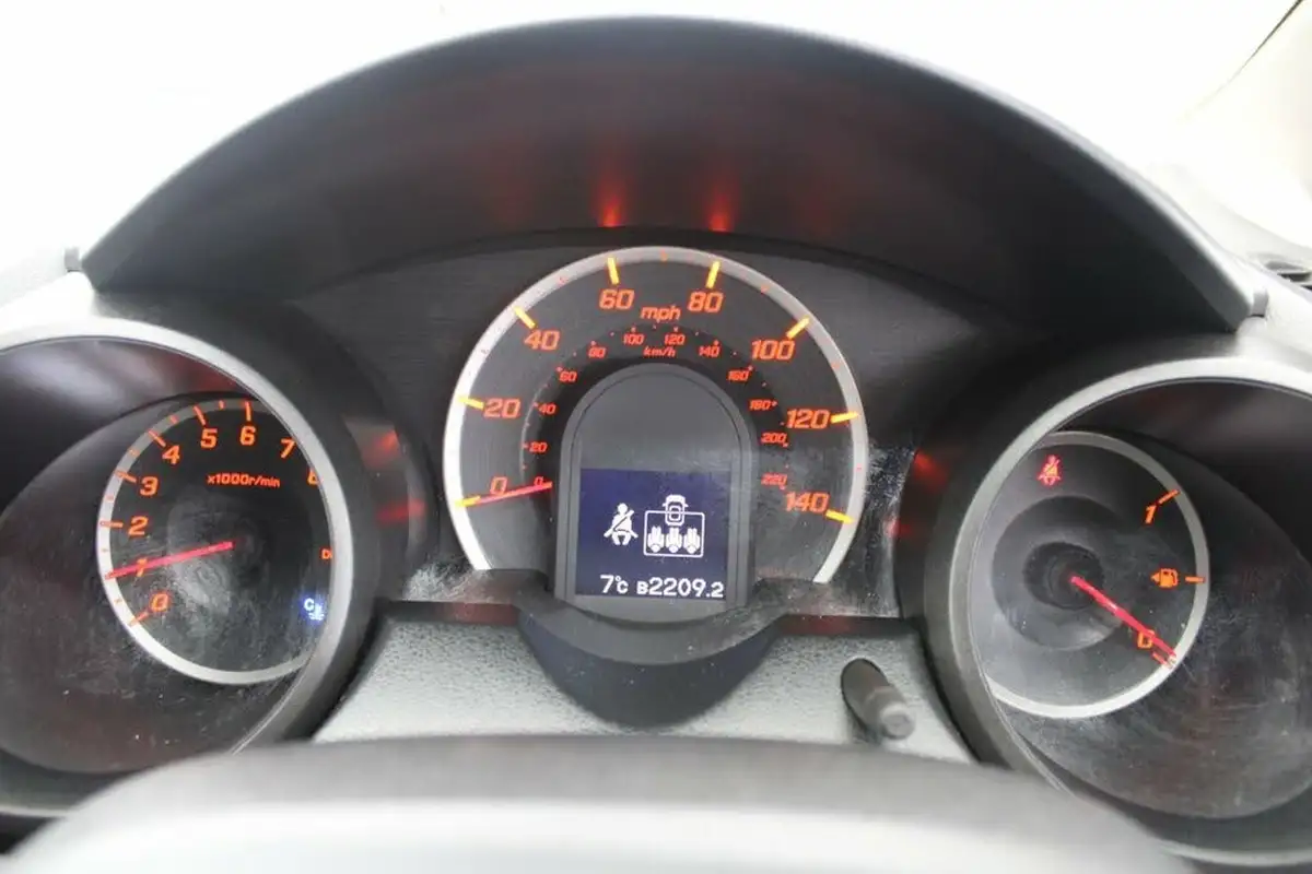 2013-honda-jazz-12-i-vtec-s-big-25