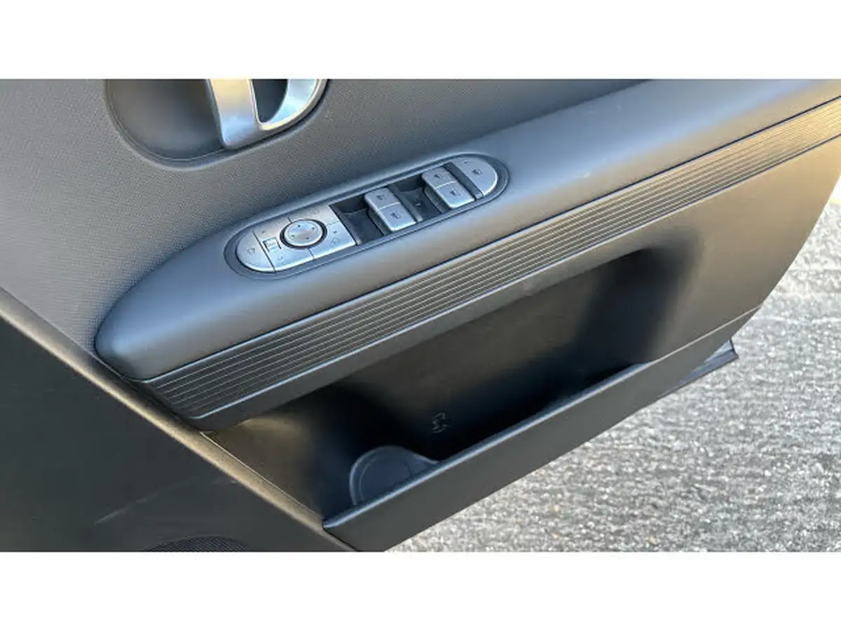 2024-hyundai-ioniq-5-e-se-connect-big-42