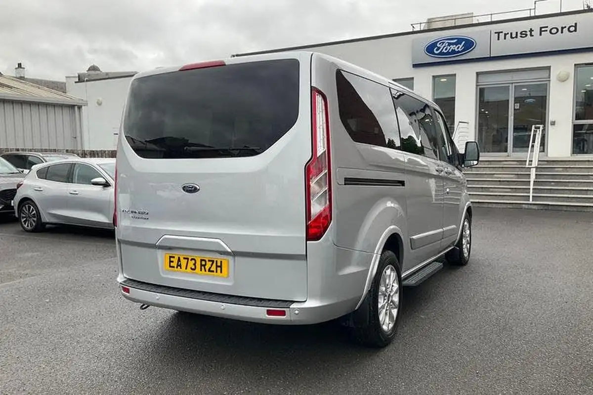 2023-ford-tourneo-custom-big-22