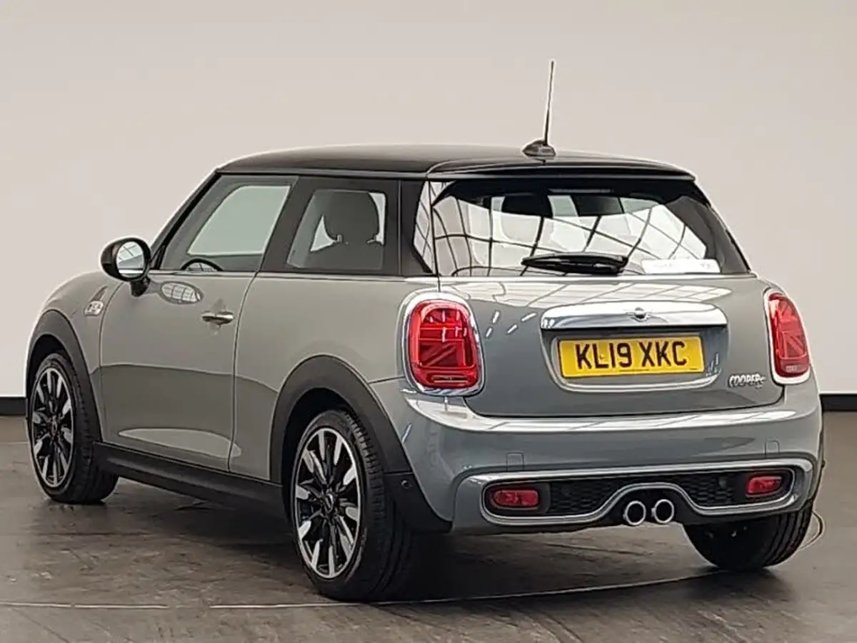 2019-mini-cooper-20-cooper-s-exclusive-189bhp-hatchback-3d-auto-big-1