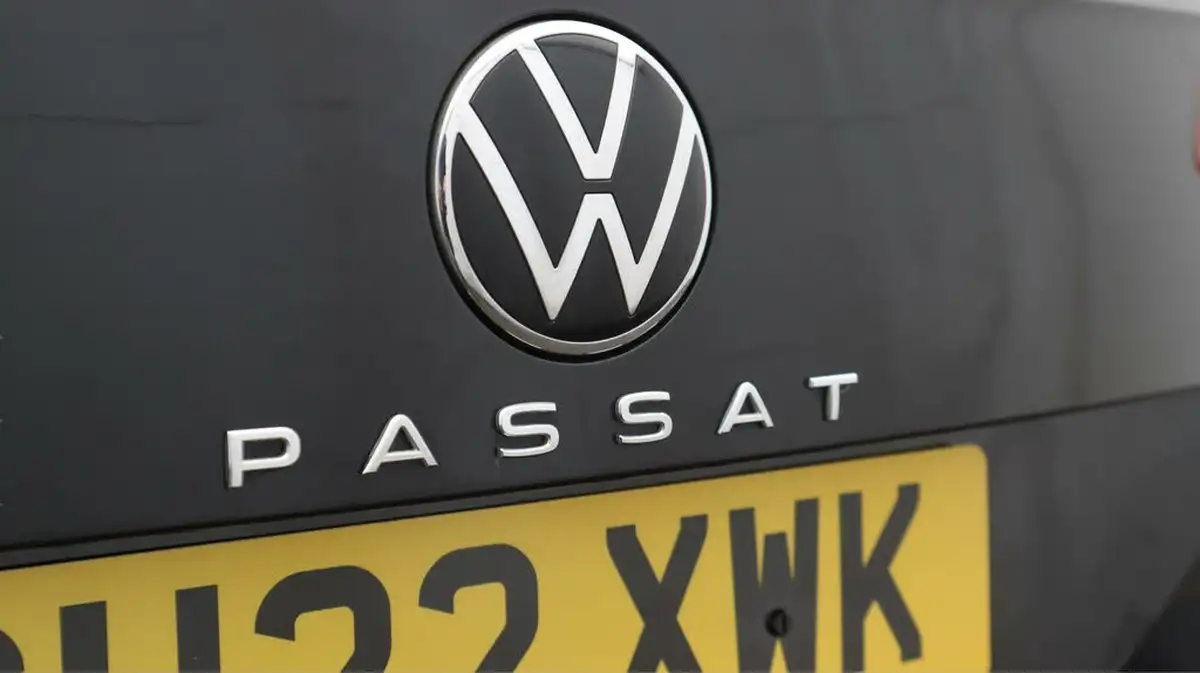 2022-volkswagen-passat-20tdi-se-nav-150ps-estate-5d-big-20